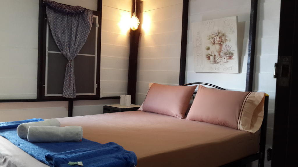 Les Fleurs House Bed & Breakfast Khao Lak Room photo